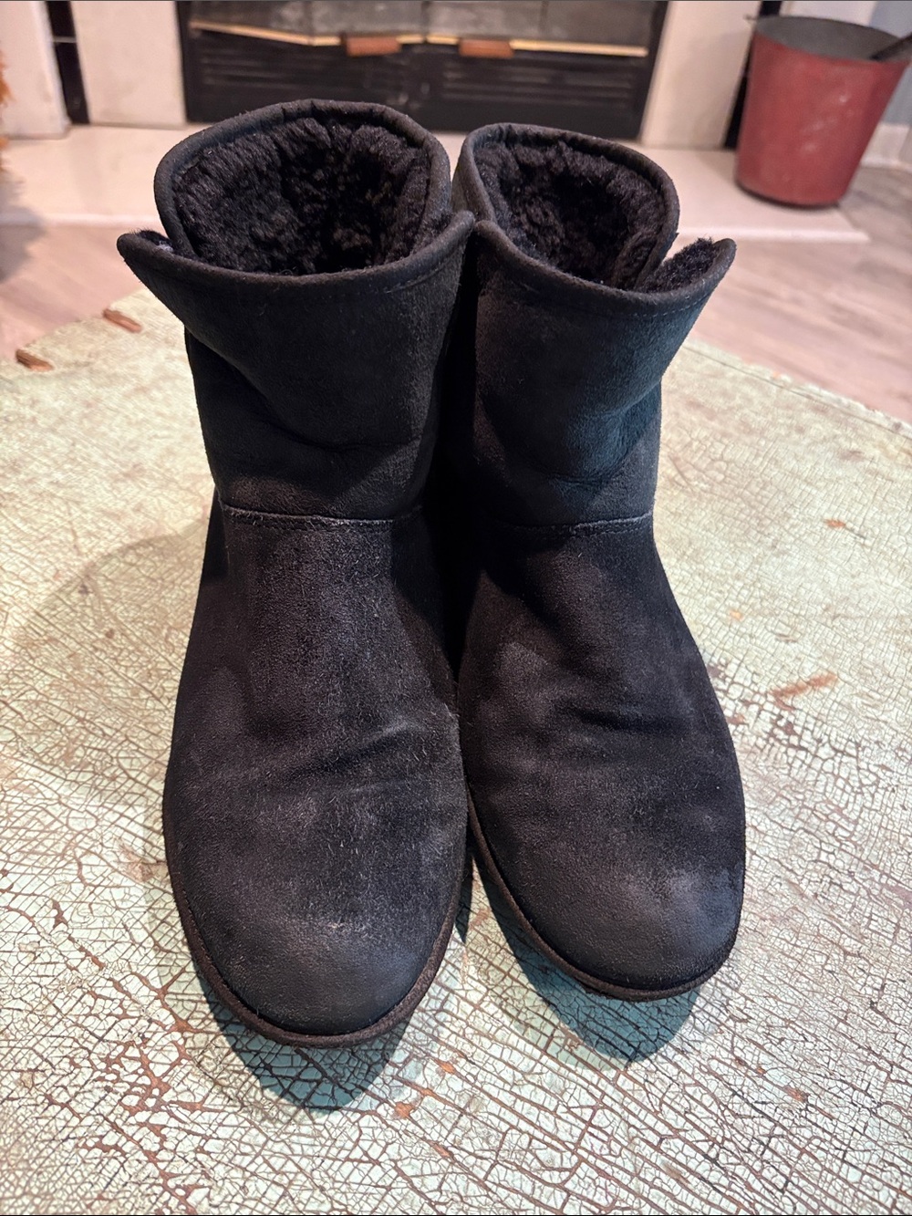 UGG Kristin Ankle Boots Black Suede Sheepskin Lined Women’s Size 8 - Picture 3 of 8